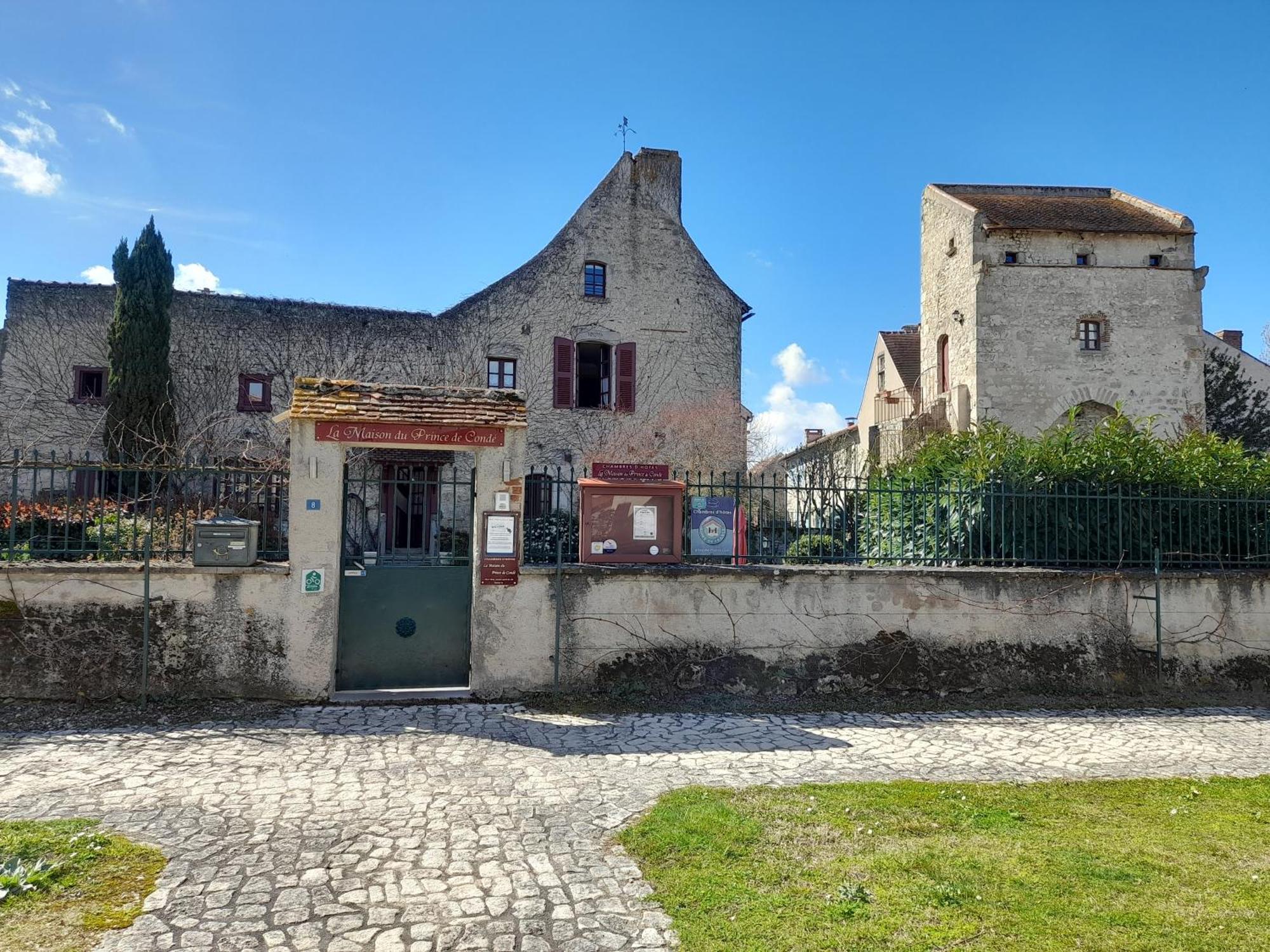 La Maison Du Prince De Conde Charroux-d'Allier Exterior photo